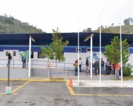 Sem salários, funcionários da UPA fazem paralisação