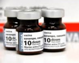 Infectologista condena "onda insensata de medo de vacinas"