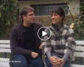 Fabio Porchat e Miá Mello fazem "live" com jornal