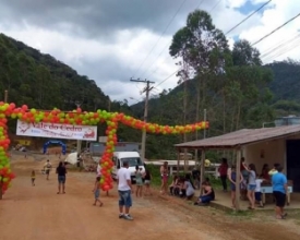Ação social  presenteia 300 crianças no Stucky