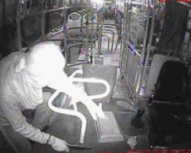 Motorista escapa de ser esfaqueado durante assalto a ônibus da Faol
