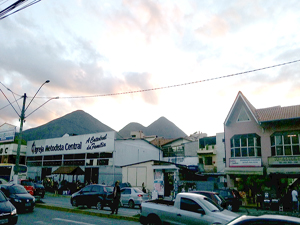 Cenas de Nova Friburgo em olhar. Os ventos sopraram com força as nuvens de Nova Friburgo, nos proporcionando fins de tardes que chamam atenção e nos permitem refletir o dia a dia