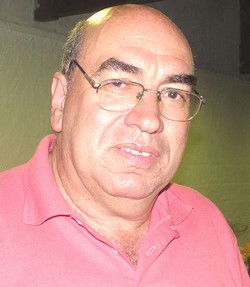 Parabéns, Modesto!
Ao prezado amigo, engenheiro e apresentador do programa “Pensando Nova Friburgo” – líder de audiência nas noites de sextas-feiras pela TV Zoom –, José Modesto Arouca (foto), que sempre registra também os aniversários de muitas pessoas, nossas congratulações pela nova idade que estreou neste domingo, dia 13, para alegria também da esposa Maria de Lourdes, filho Daniel, demais familiares e muitos amigos. Parabéns, Modesto!
Ao prezado amigo, engenheiro e apresentador do programa “Pensando Nova Friburgo” – líder de audiência nas noites de sextas-feiras pela TV Zoom –, José Modesto Arouca (foto), que sempre registra também os aniversários de muitas pessoas, nossas congratulações pela nova idade que estreou neste domingo, dia 13, para alegria também da esposa Maria de Lourdes, filho Daniel, demais familiares e muitos amigos.