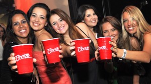 Booze Party II - A partir da esquerda, Patrícia Maneschy, Camilla Perez, Larissa Ruiz, Ana Paula Magliano, Yula Mandur e Luiza Rosso, clicadas por Carlos Mafort.
