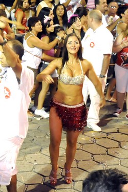 Nana Gouvea,
desfilou sua beleza no Carnaval friburguense