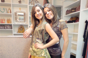 Milena Moraes
& Izabella Teixeira
vestem Coisas de Mulher (Galeria Central) Milena Moraes
& Izabella Teixeira
vestem Coisas de Mulher (Galeria Central)