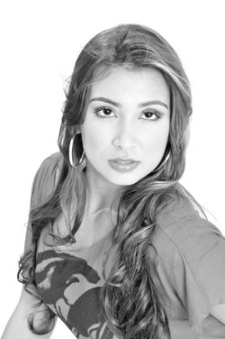 Priscila Gomes
Por Osvaldo Enoc Priscila Gomes
Por Osvaldo Enoc
