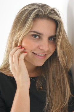 Giuliana Schuabb
Por Lúcio Cesar Pereira Giuliana Schuabb
Por Lúcio Cesar Pereira