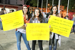 Lívia Melo, Juliana Moreira e Nicole Costa
por Lúcio Cesar Pereira