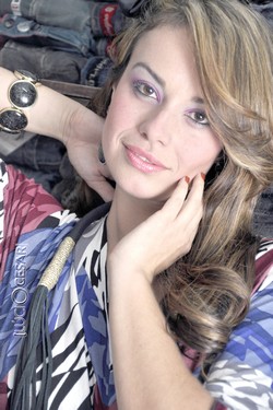 Charmaine
Schaustz
Por Lúcio Cesar Pereira Charmaine
Schaustz
Por Lúcio Cesar Pereira