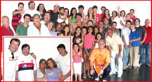Maravilhosa confraternização com funcionários
Na tarde do dia 21 passado, segunda-feira, na sede recreativa da maçonaria no bairro Lagoinha, a querida família Pinto, proprietária dos excelentes restaurante Truta & Boa Cia. e Le Bon Bec, promoveu de forma merecida para seus competentes e dedicados funcionários, um almoço & churrasco de confraternização de fim de ano, marcado por maravilhoso clima de alegria e congraçamento.
Nos registros fotográficos, vemos o grupo de funcionários participantes e no detalhe (foto) menor, os filhos e também diretores do Le Bon Bec & Truta, Leandro, Leca e Evandro com seus queridos pais Fernando & Cecília Dutra Pinto. Maravilhosa confraternização com funcionários
Na tarde do dia 21 passado, segunda-feira, na sede recreativa da maçonaria no bairro Lagoinha, a querida família Pinto, proprietária dos excelentes restaurante Truta & Boa Cia. e Le Bon Bec, promoveu de forma merecida para seus competentes e dedicados funcionários, um almoço & churrasco de confraternização de fim de ano, marcado por maravilhoso clima de alegria e congraçamento.
Nos registros fotográficos, vemos o grupo de funcionários participantes e no detalh