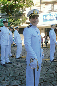 O médico friburguense Dr. Lucas Mussi de Andrade servindo no Sanatório Naval. Orgulho dos papais Mariângela Mussi e Miltom Andrade