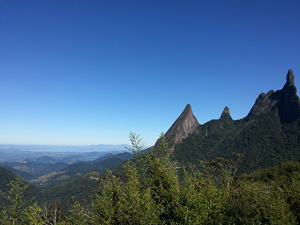 Um olhar para a região. Teresópolis, assim como Nova Friburgo, conta com belas paisagens naturais. Abençoado pelo Dedo de Deus, traz paz aos moradores e turistas