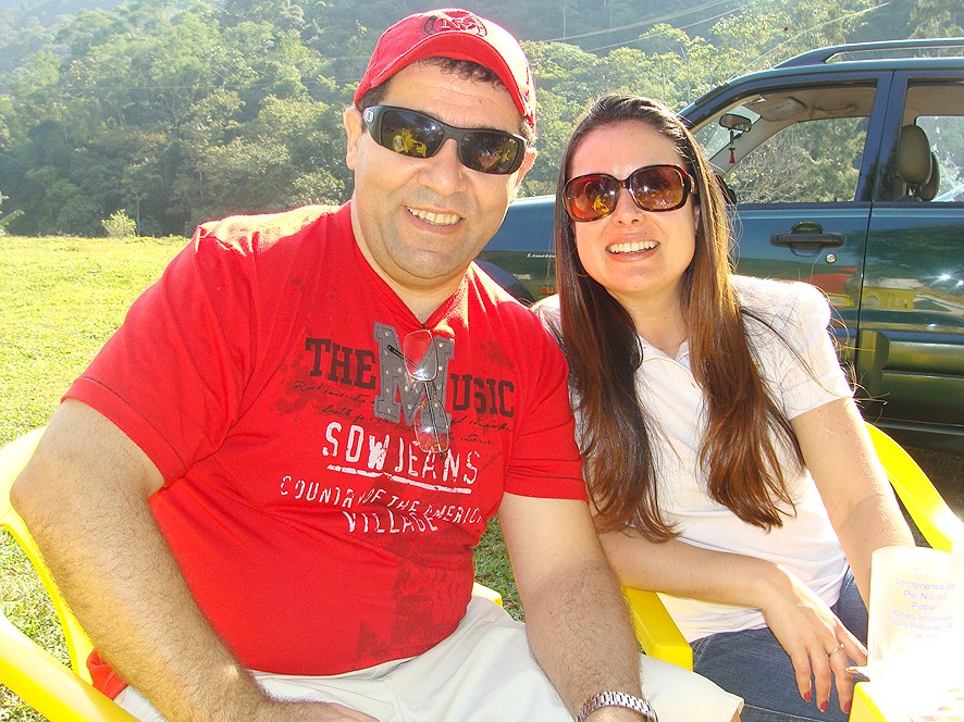 Renato Auad e Ágata Vasques no concorrido piquenique em que o Rotary Imperador festejou o Dia dos Pais
Renato Auad e Ágata Vasques no concorrido piquenique em que o Rotary Imperador festejou o Dia dos Pais