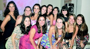 A partir da esquerda, Renata Alves, Natanielle Godoy, Virginia Melo, Gabriella Martins, Carla Ferreira, Carol Gomes,
Ana Paula Magliano, Jéssica Salarini, Aline Bustamante, Cláudia Abreu, Luíza Rosso, Yula Mandur. Feliz 2012! A partir da esquerda, Renata Alves, Natanielle Godoy, Virginia Melo, Gabriella Martins, Carla Ferreira, Carol Gomes,
Ana Paula Magliano, Jéssica Salarini, Aline Bustamante, Cláudia Abreu, Luíza Rosso, Yula Mandur. Feliz 2012!