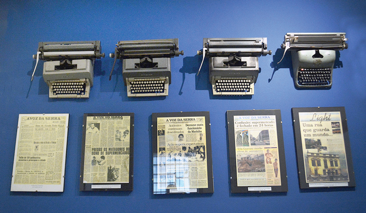 Na sede do jornal, uma sala dedicada à memória do jornal