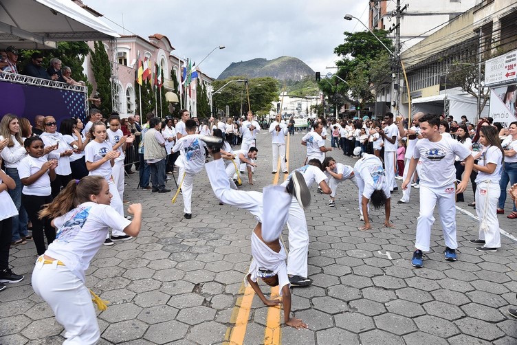 Grupo de capoeira (Foto: Daniel Marcus/ PMNF)
