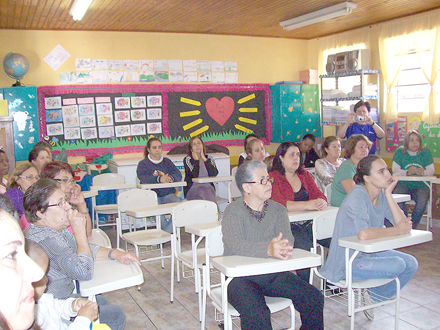 E.M. Pastor Schlupp mobiliza comunidade do bairro Maria Teresa