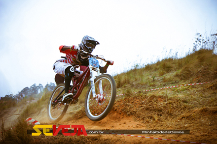 Ciclista friburguense disputa  3ª etapa do carioca de downhill