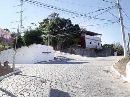 Prefeitura entrega pavimentação de mais quatro ruas no São José