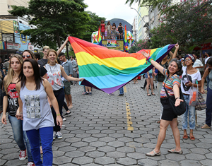 Depois do Black Friday, o arco-íris LGBT colore a Alberto Braune