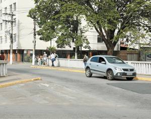 Cadê as faixas de pedestres e os bons motoristas?