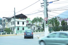 Rua Pastor Meyer tem mão invertida novamente