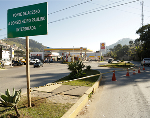 Ponte permanece aberta até que substituição seja preparada