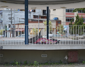 Coreto da Praça Marcílio Dias também serve de abrigo para moradores de rua