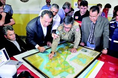 Governador entrega viaturas e se informa sobre a situação de Nova Friburgo com as chuvas