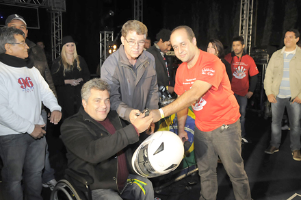 Guarda Municipal recebe motocicleta que será usada na Ronda Escolar 