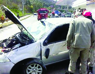 Bombeiro passa mal, perde controle do carro e capota na Via Expressa