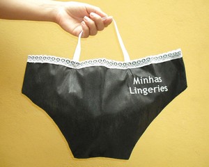 Confecção de Nova Friburgo lança bolsas com formato de calcinha e cueca para atender lojistas do setor de moda íntima