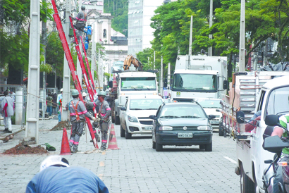 Obras na Alberto Braune complicam o trânsito