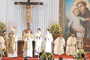 Diocese ordena sacerdotes  e celebra a sua padroeira