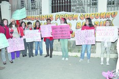 Familiares de bombeiros presos em Jurujuba protestam em Nova Friburgo