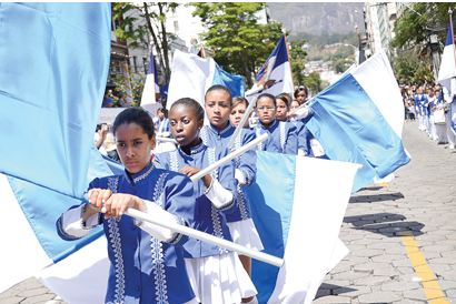 No tradicional desfile da independência,  várias homenagens de amor à pátria