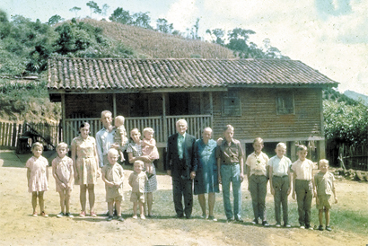 Os álbuns de família do povo de Rio Bonito por Regina Lo Bianco