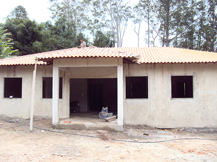 Posto de Saúde de Tapera recebe calçamento na chegada