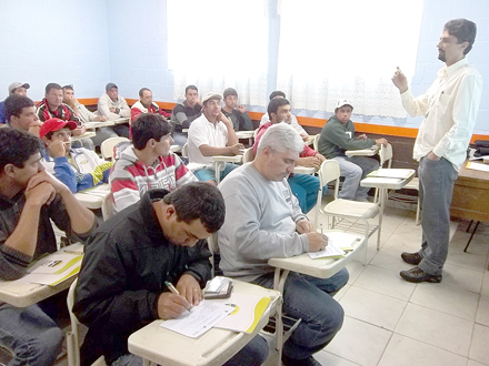 Rio Rural capacita produtores e técnicos agrícolas da Serra