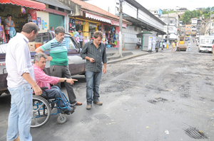 Prefeitura refaz asfalto da Rua Presidente Vargas em Olaria