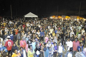 Público comparece em massa ao Show da Terra em Olaria