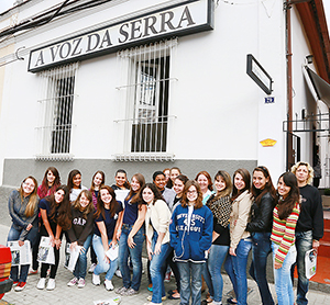 Estudantes visitam A VOZ DA SERRA