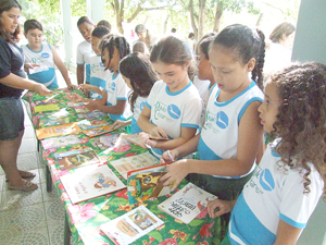 Colégio Dr. Paulo Cezar realiza sebo de troca de livros entre alunos