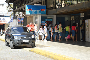 Rampa de acesso é usada como estacionamento