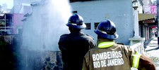 Susto no Centro: loja é destruída por incêndio na Rua Leuenroth