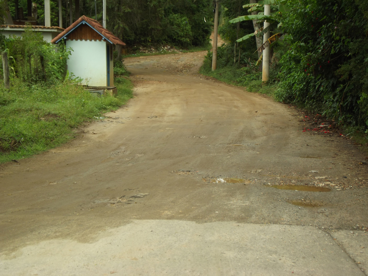 Rua do bairro Nova Suíça é alvo de queixas dos moradores