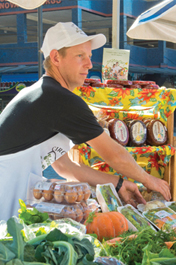 Feira de produtos orgânicos volta a ser realizada aos sábados