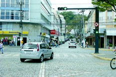 Reaberta pista que liga Praça Dermeval à Rua Monte Líbano