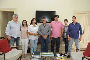 Representantes da Cooperativa de Proteção Animal participam de encontro com prefeito